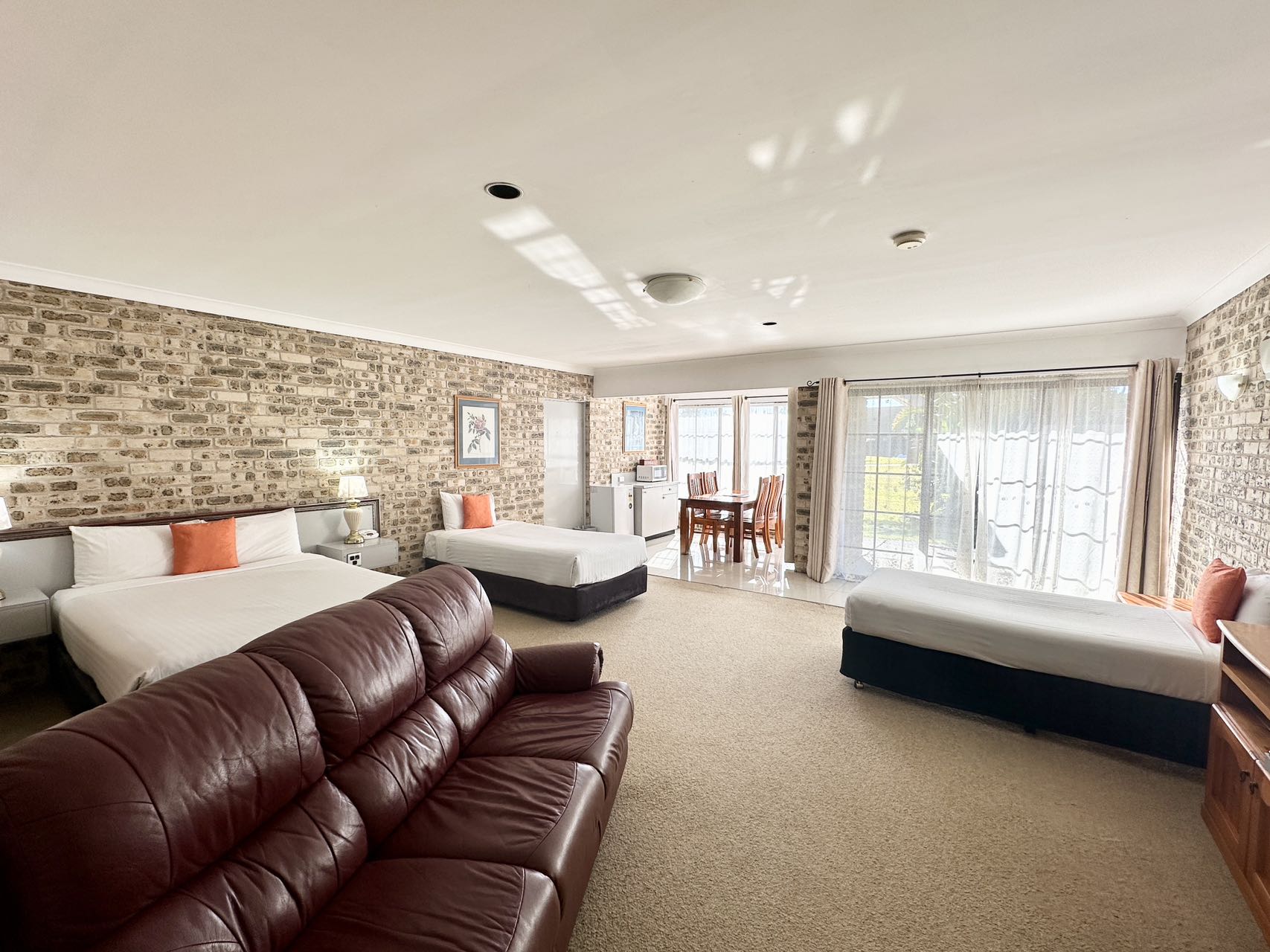 Sir Francis Drake Inn has a range of facilities to make your stay comfortable and relaxing